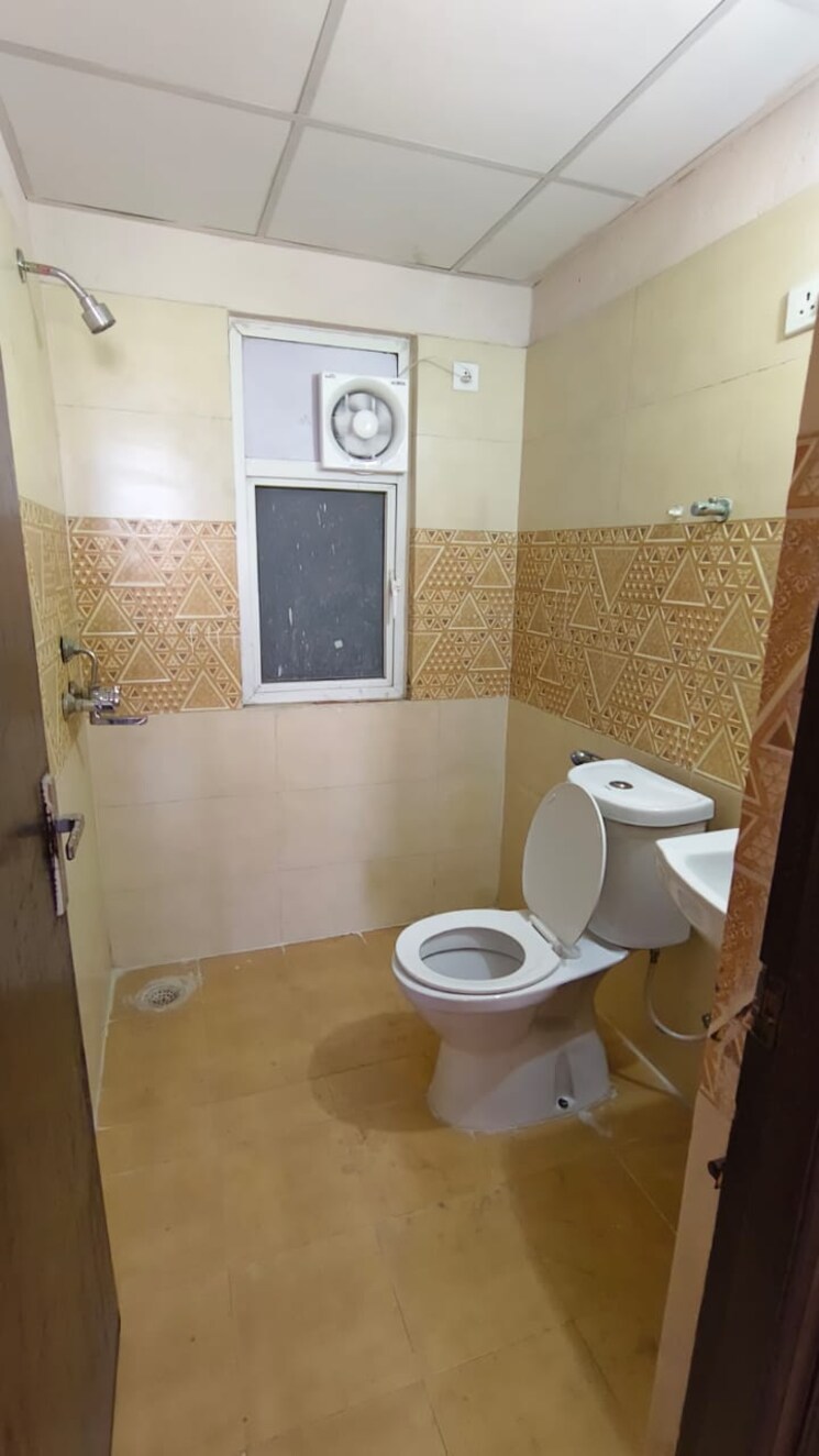 Bathroom, supertech-cape-town 2 Bedroom 930 Sq.Ft. Apartment In Sector 74 Noida 8298132