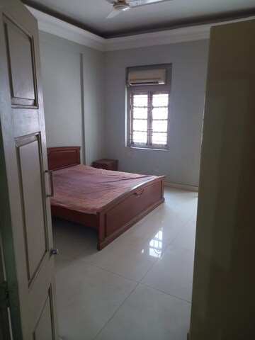Room in 2 BHK Apartment at Vishnu Mahal, Churchgate – for Sale