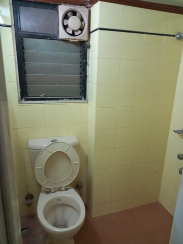 Bathroom in 2 BHK Apartment at Vishnu Mahal, Churchgate – for Sale
