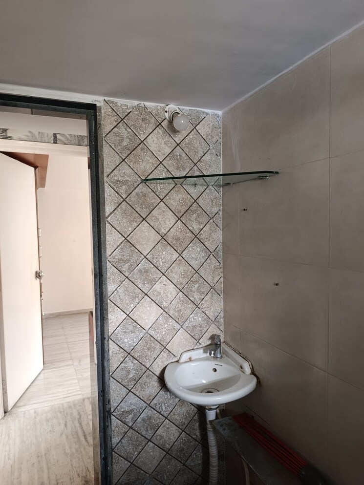 Bathroom, dem-phoenix 2 Bedroom 520 Sq.Ft. Apartment In Malad East Mumbai 8298380