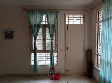 Building Lobby in 3 BHK Builder Floor at Unitech South City II, Sector 50 – for Rent