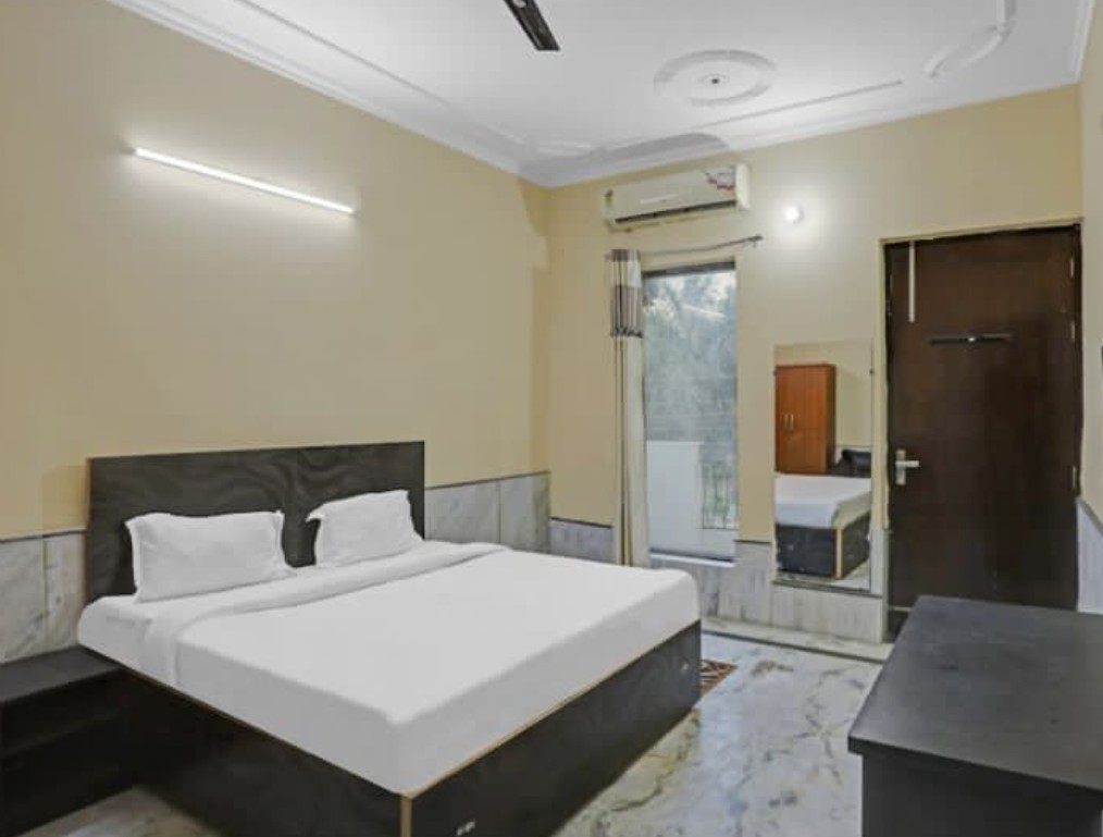 6+ BHK + Servant Room Independent House For Sale in Sector 56