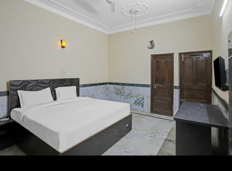 Bedroom, sector 56 6+ Bedroom 375 Sq.Mt. Independent House In Sector 56 Noida 8298595