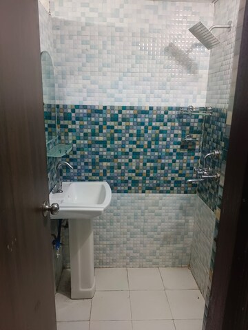 Bathroom in 1.5 BHK Apartment at Signature Global Andour Height, Sector 71 – for Rent