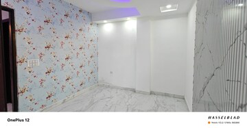 Room in 3 BHK Builder Floor at Sector 73 – for Sale