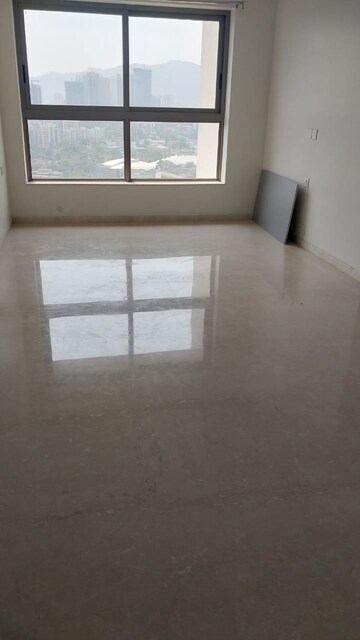 Room in 2 BHK Apartment at Kalpataru Paramount, Kapur Bawdi – for Rent