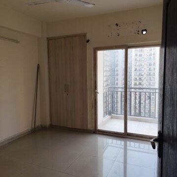 Room in 2.5 BHK Apartment at Aims Golf Avenue I, Sector 75 – for Rent