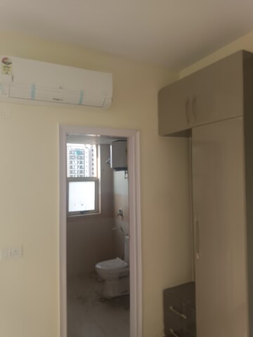 Room in 2.5 BHK Apartment at Imperia Aashiyara, Sector 37c – for Rent