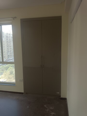 Room in 2.5 BHK Apartment at Imperia Aashiyara, Sector 37c – for Rent