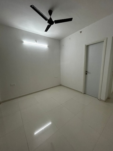 Room in 3 BHK Apartment at Godrej Boulevard, Manjari – for Rent