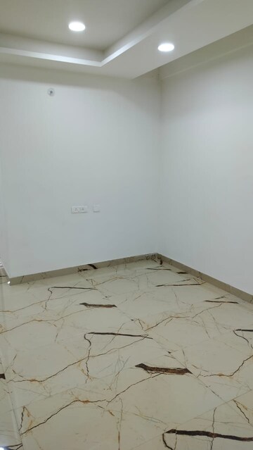 Room in 2 BHK Apartment at Pallavpuram – for Sale