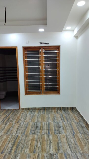 Room in 2 BHK Apartment at Pallavpuram – for Sale