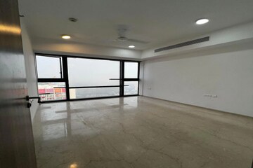 Room in 4 BHK Apartment at Lodha The Park, Worli – for Rent