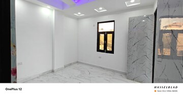 Room in 2.5 BHK Builder Floor at Smart World Gems, Sector 89 – for Sale