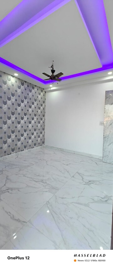 Room in 2.5 BHK Builder Floor at Smart World Gems, Sector 89 – for Sale