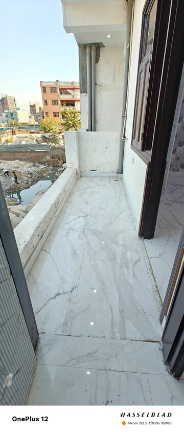 Balcony in 2.5 BHK Builder Floor at Smart World Gems, Sector 89 – for Sale