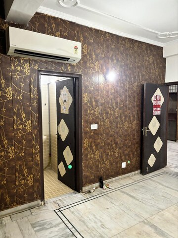 Building Lobby in 2 BHK Builder Floor at Ardee City, Sector 52 – for Rent