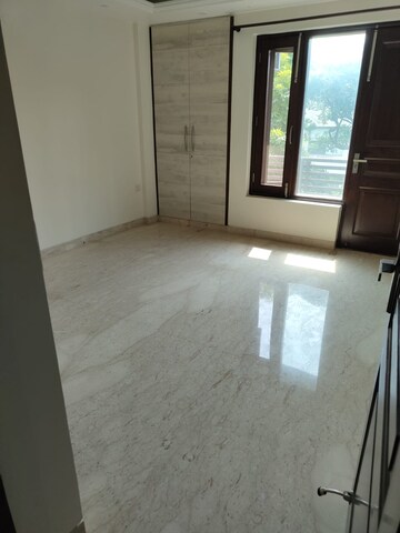 Room in 3 BHK Builder Floor at Greater Kailash – for Rent