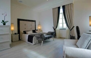 Bedroom in 4 BHK Apartment at Ahuja Towers, Prabhadevi – for Rent
