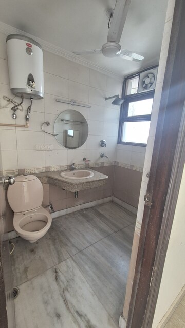 Bathroom in 3.5 BHK Apartment at Vastu Apartments, Sector 55 – for Rent