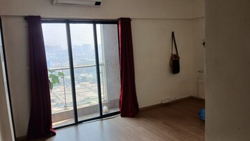 Room in 3 BHK Apartment at Hubtown Hillcrest, Andheri East – for Rent