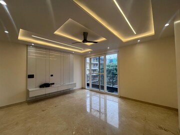 Room in 3 BHK Builder Floor at Sushant Vyapaar Kendra, Sector 43 – for Rent