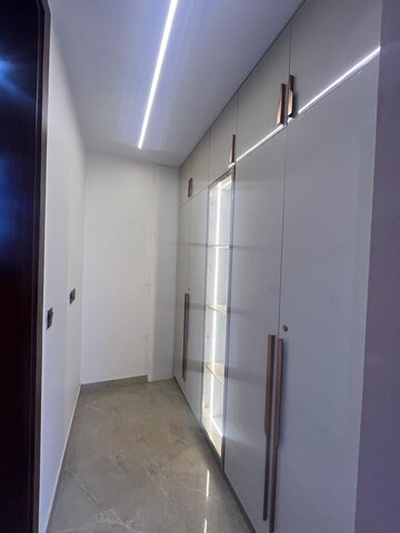 Building Lobby in 3 BHK Builder Floor at Sushant Vyapaar Kendra, Sector 43 – for Rent