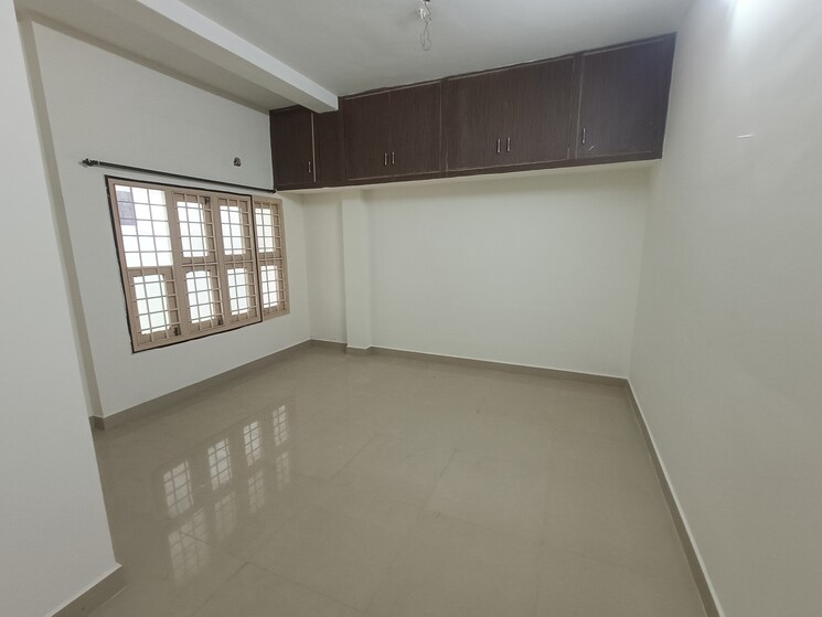 Room, kodambakkam 3 Bedroom 1800 Sq.Ft. Independent House In Kodambakkam Chennai 8299299