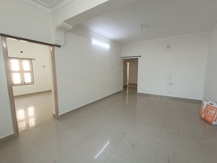 Room, kodambakkam 3 Bedroom 1800 Sq.Ft. Independent House In Kodambakkam Chennai 8299299