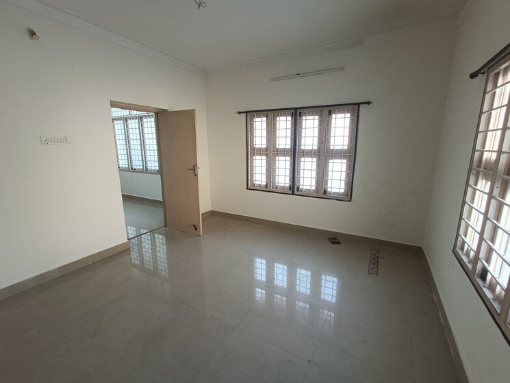 Room, kodambakkam 3 Bedroom 1800 Sq.Ft. Independent House In Kodambakkam Chennai 8299299