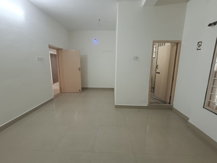 Room, kodambakkam 3 Bedroom 1800 Sq.Ft. Independent House In Kodambakkam Chennai 8299299