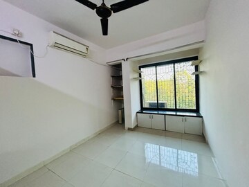 Room in 2 BHK Apartment at Seawoods – for Rent