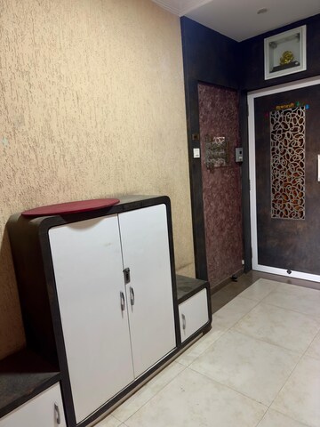 Room in 2 BHK Apartment at Seawoods – for Rent