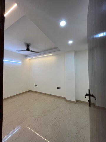 Room in 3 BHK Independent House at Sector 87 – for Sale