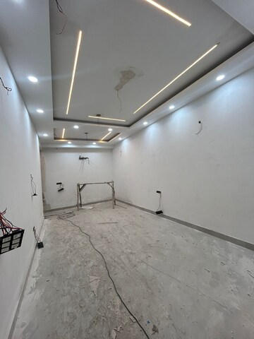 Room in 3 BHK Independent House at Sector 87 – for Sale