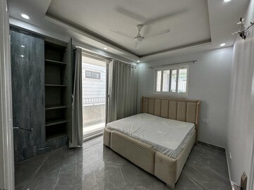 Room in 3 BHK Builder Floor at Vasant Kunj – for Rent