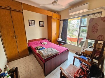 Bedroom in 1 BHK Apartment at Bandra West – for Rent