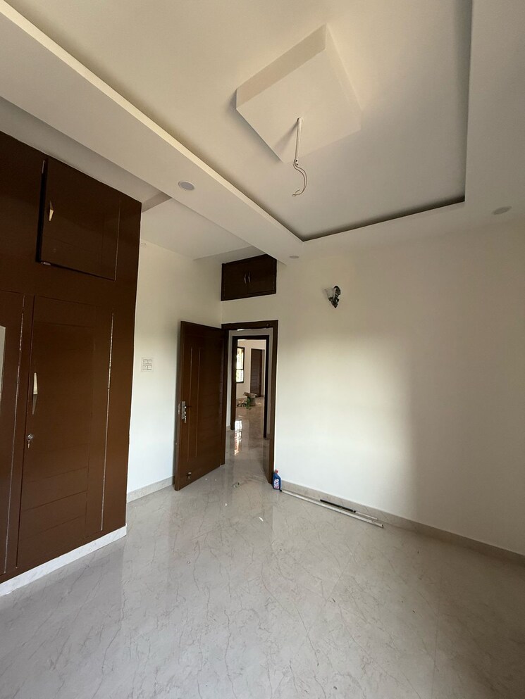 Room, sector 44 3.5 Bedroom 1400 Sq.Ft. Apartment In Sector 44 Chandigarh 8299528