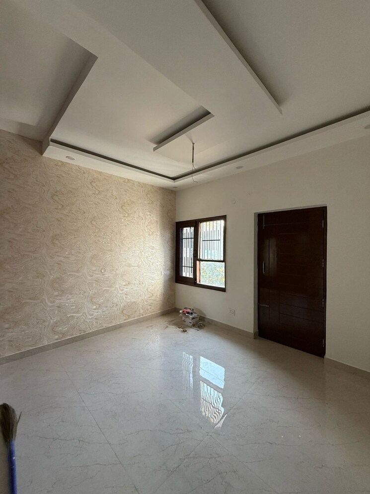 Room, sector 44 3.5 Bedroom 1400 Sq.Ft. Apartment In Sector 44 Chandigarh 8299528