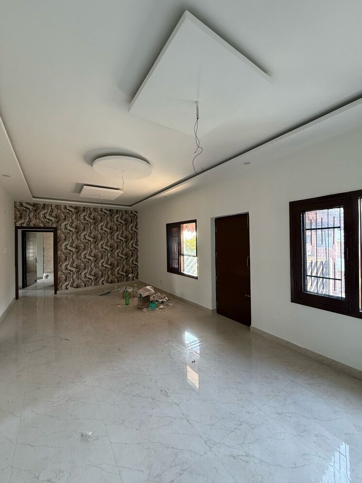 Room, sector 44 3.5 Bedroom 1400 Sq.Ft. Apartment In Sector 44 Chandigarh 8299528