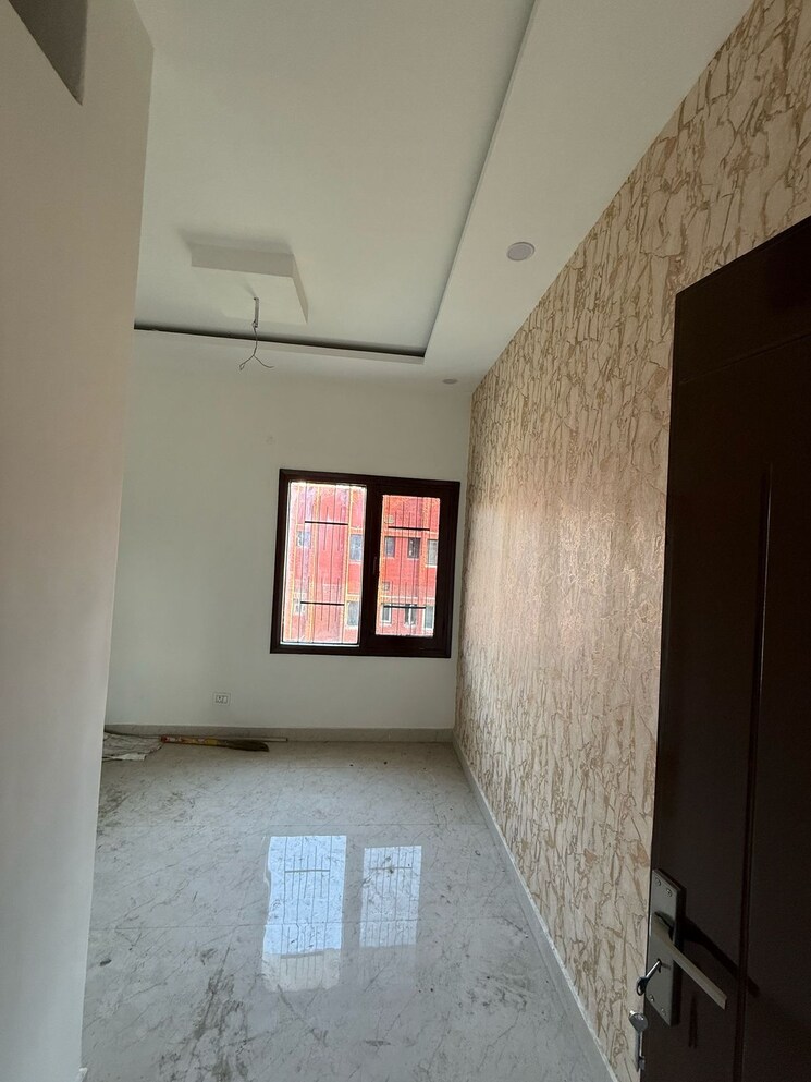 Room, sector 44 3.5 Bedroom 1400 Sq.Ft. Apartment In Sector 44 Chandigarh 8299528