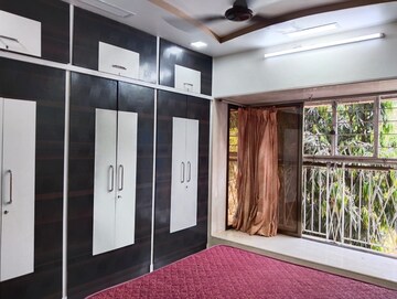 Bedroom in 2 BHK Apartment at Santacruz West – for Rent