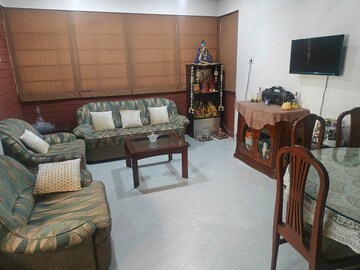 2 BHK Apartment For Rent in Khar West
