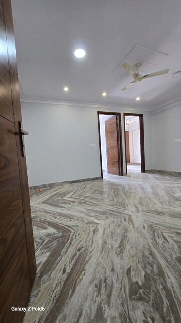 Room in 2 BHK Apartment at Palm Residency Chhatarpur, Chattarpur – for Rent