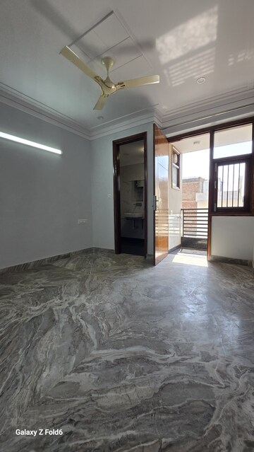 Room in 2 BHK Apartment at Palm Residency Chhatarpur, Chattarpur – for Rent