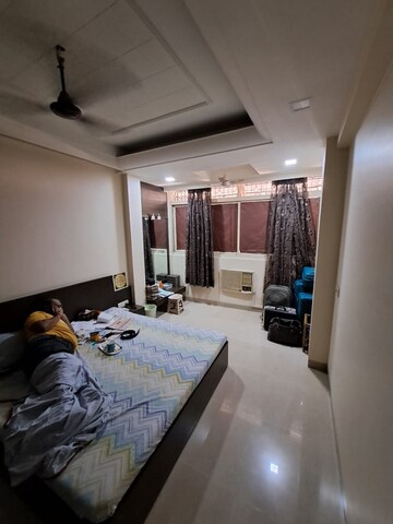 Bedroom in 2 BHK Apartment at Khar West – for Rent