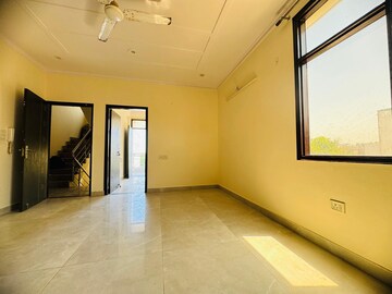 Room in 1 BHK Builder Floor at Palm Residency Chhatarpur, Chattarpur – for Rent