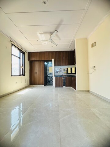 Room in 1 BHK Builder Floor at Palm Residency Chhatarpur, Chattarpur – for Rent