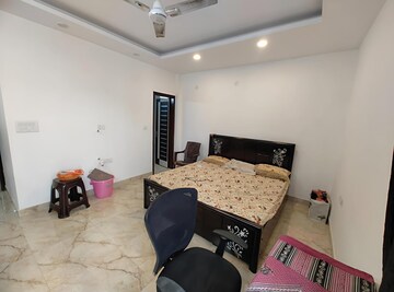 Master Bedroom in 1 BHK Builder Floor at Malviya Nagar – for Rent