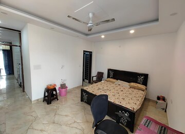 Master Bedroom in 1 BHK Builder Floor at Malviya Nagar – for Rent
